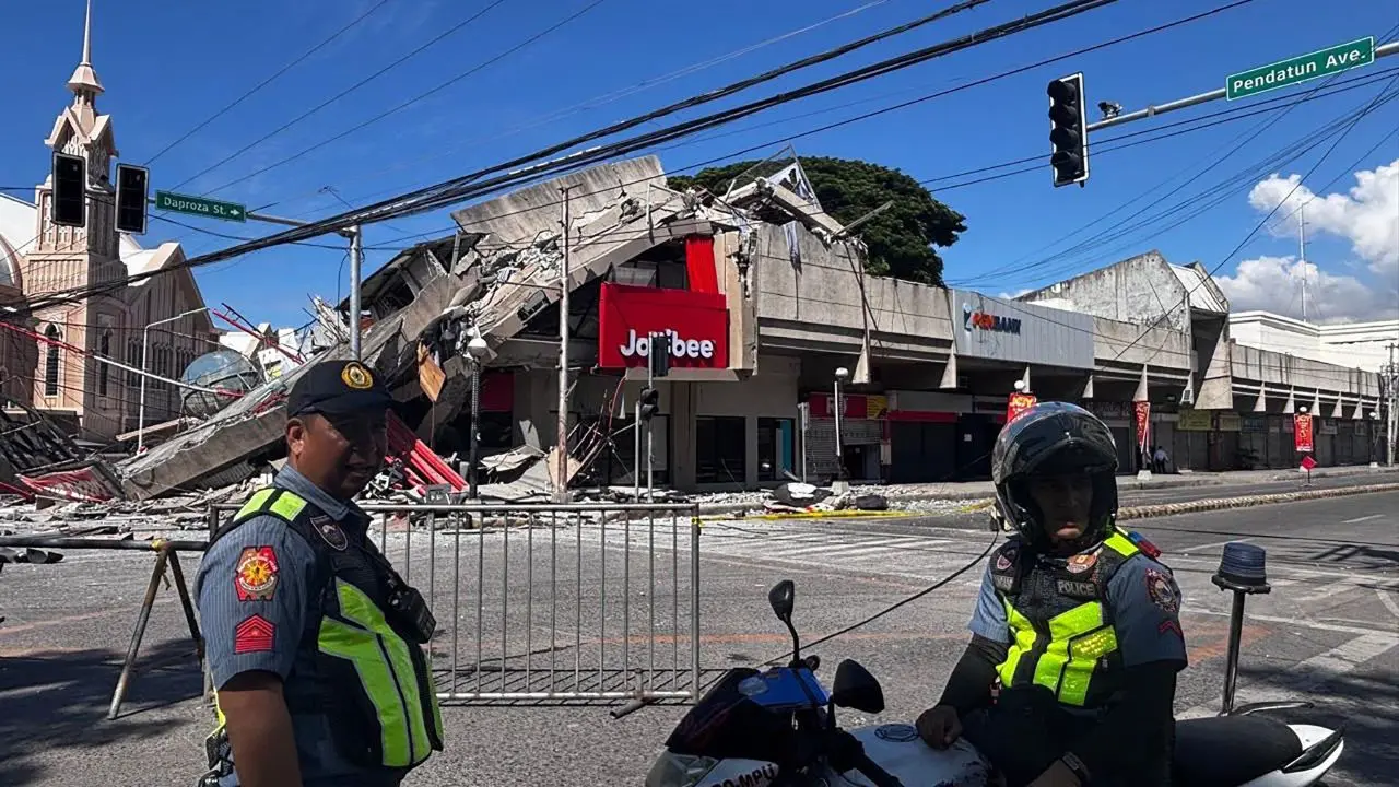  Police gather in front of a collapsed Jollibee fast food restaurant after the 7.8 magnitude earthquake. PIC/AFP